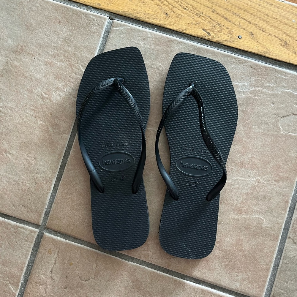 Havaiana square toe flip flops